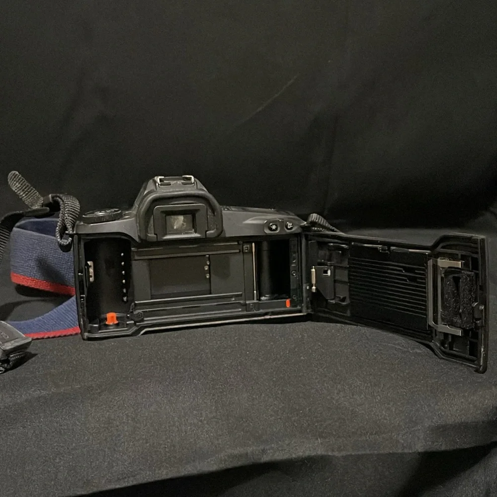 Canon EOS Revel G 35mm film camera with case.